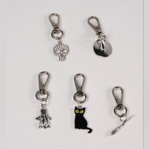 Brand New In Package 5-pack Charms Halloween Theme